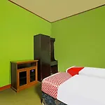OYO 90136 Hotel Bone Indah