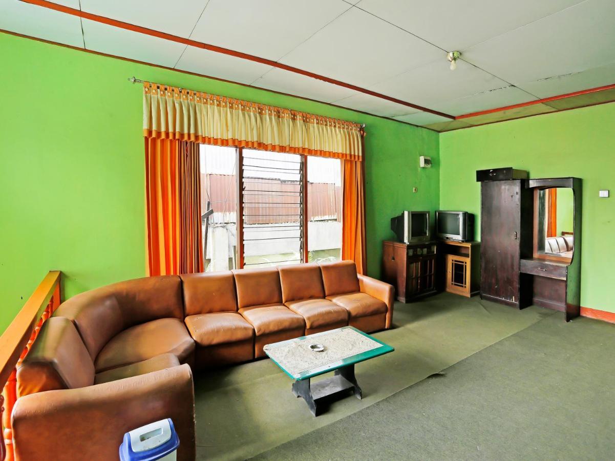 Oyo 90136 Bone Indah Hotel
