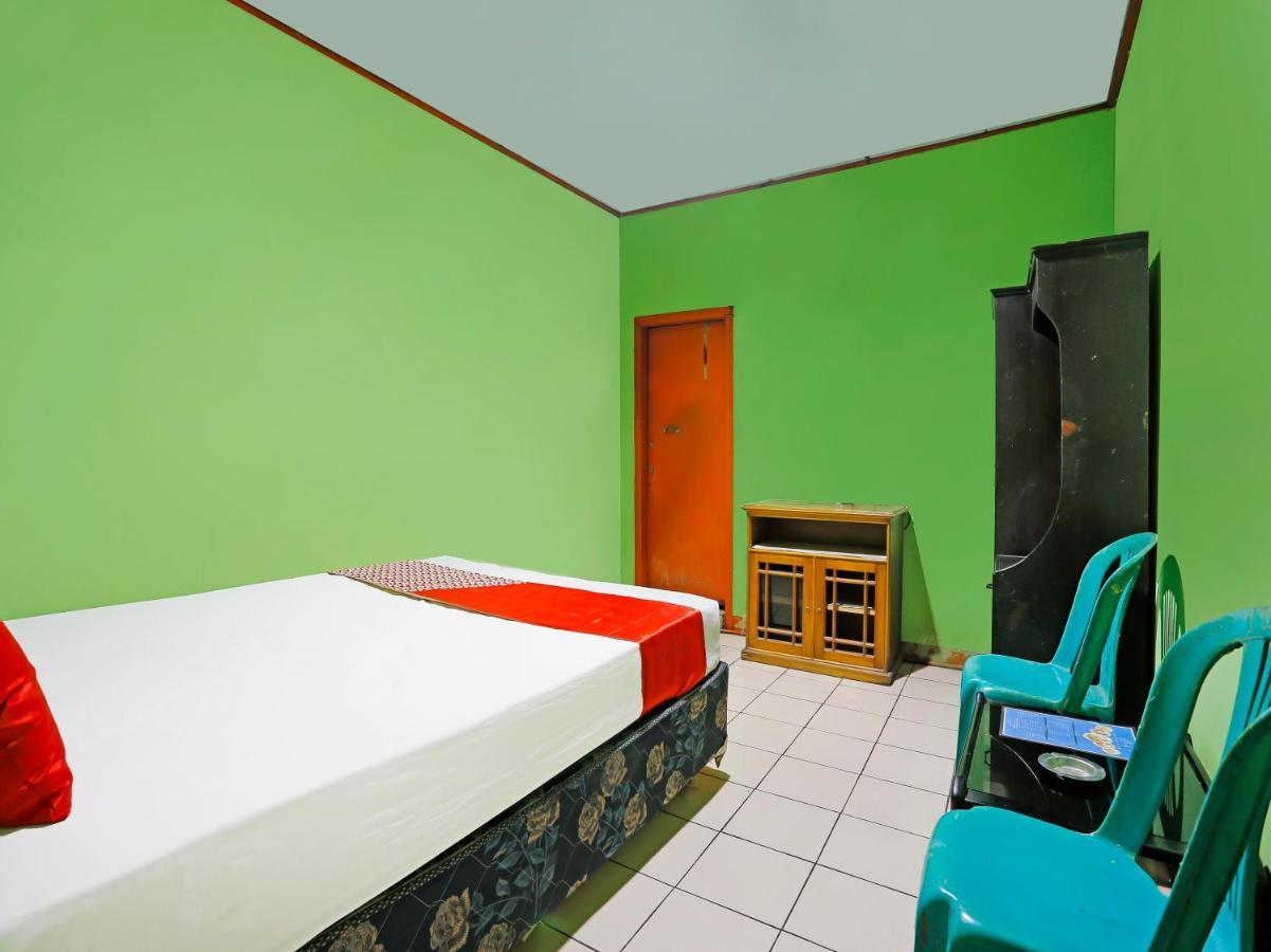 Oyo 90136 Bone Indah Hotel